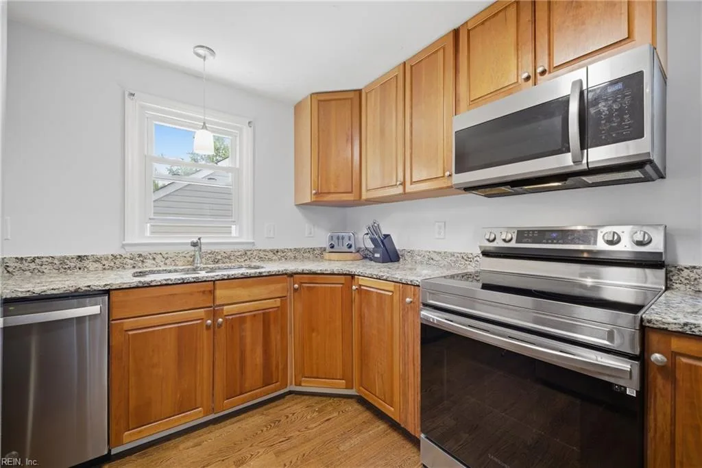 124 Cambridge PL, HAMPTON VA 23669 - Photo 5