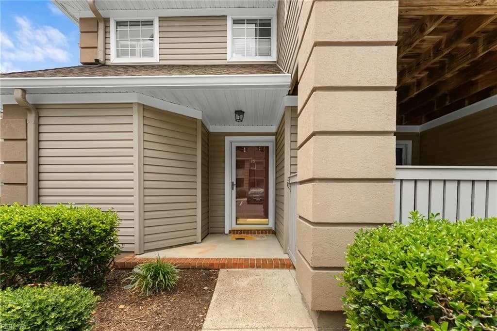 315 Gainsborough SQ, CHESAPEAKE VA 23320 - Photo 4
