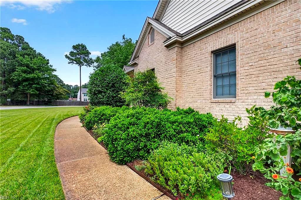 1 BLACK OAK CT, POQUOSON VA 23662 - Photo 4