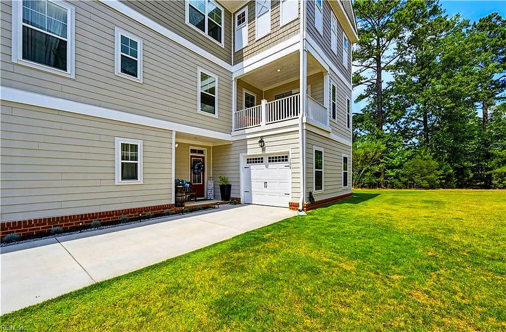 106 Genoa CT, Yorktown — 3 bed Residential, 2,010 sqft
