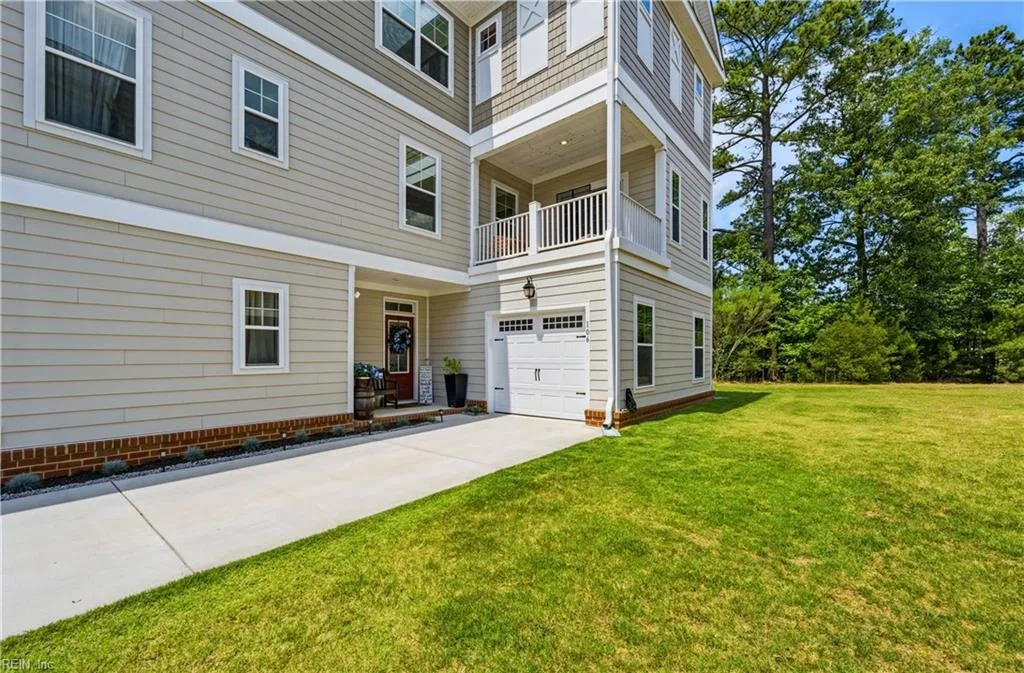 106 Genoa CT, YORKTOWN VA 23693
