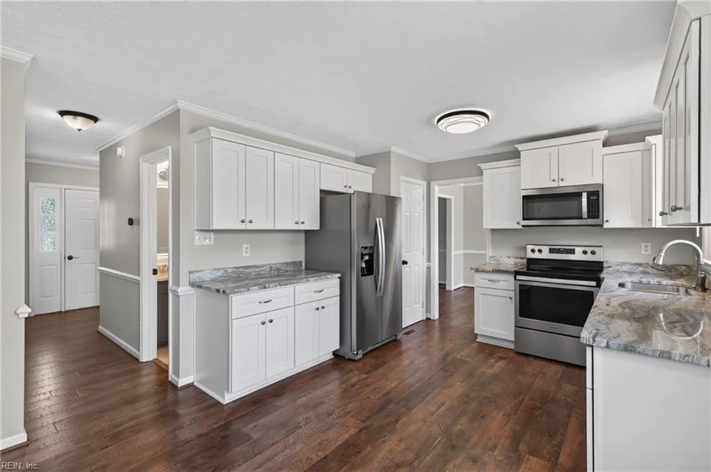 2 Saint Ashley PL, HAMPTON VA 23669 - Photo 3