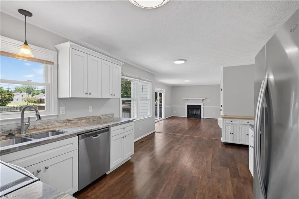 2 Saint Ashley PL, HAMPTON VA 23669 - Photo 4