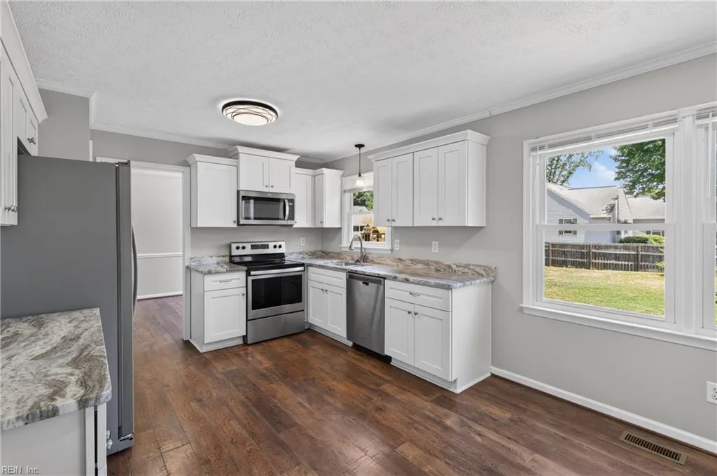 2 Saint Ashley PL, HAMPTON VA 23669 - Photo 5