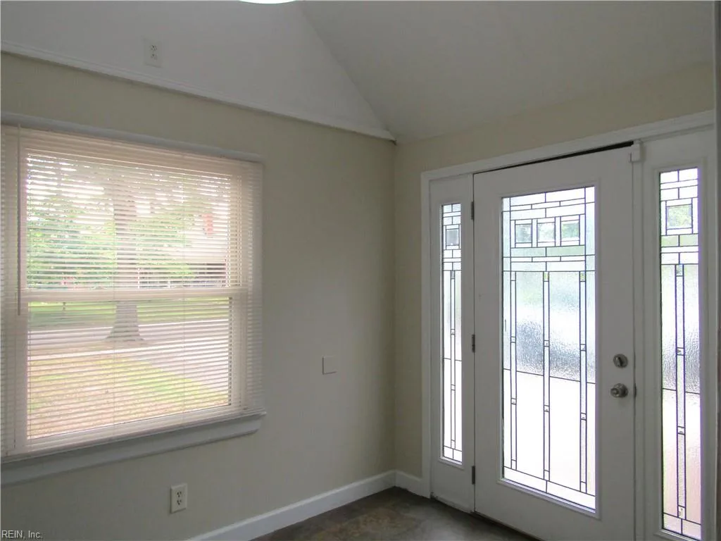 111 S Ridgeley RD, NORFOLK VA 23505 - Photo 3