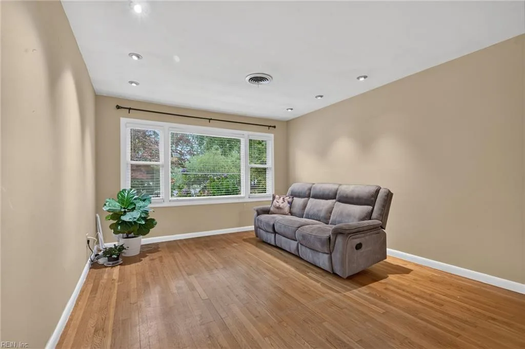 652 Aragona BLVD, VIRGINIABEACH VA 23462 - Photo 4