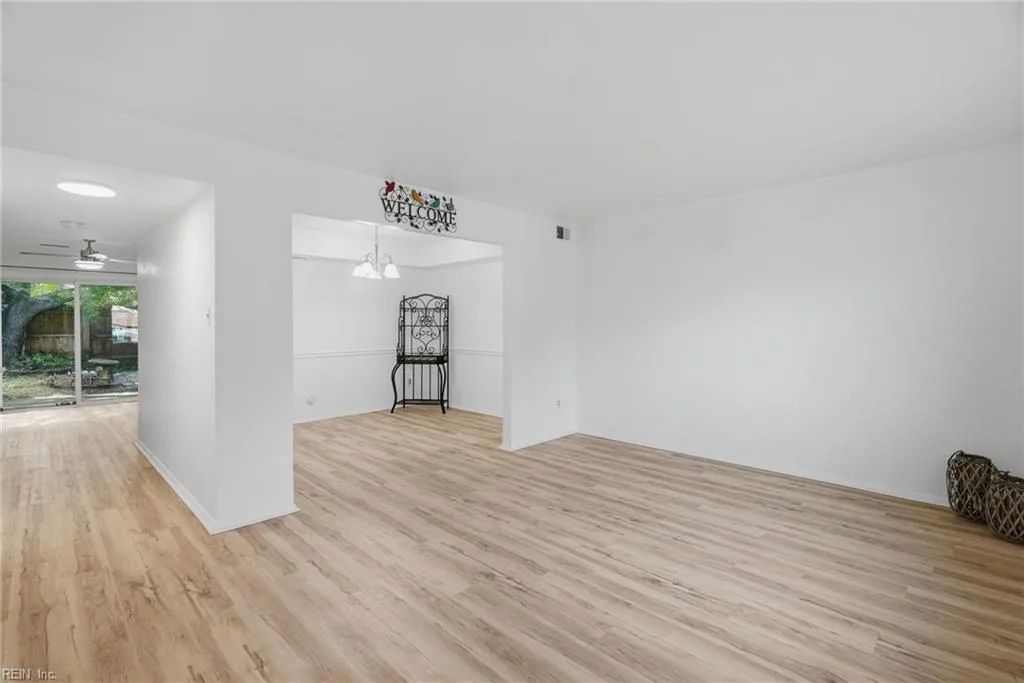 832 N Grosvenor CT, VIRGINIABEACH VA 23462 - Photo 3