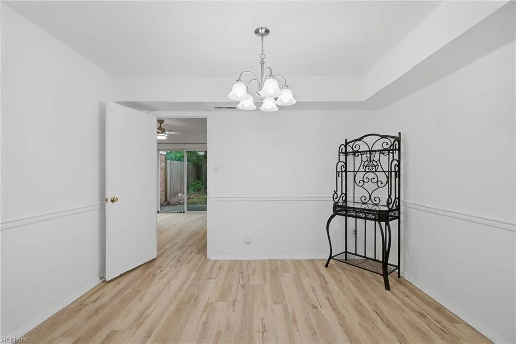 832 N Grosvenor CT, VIRGINIABEACH VA 23462 - Photo 5