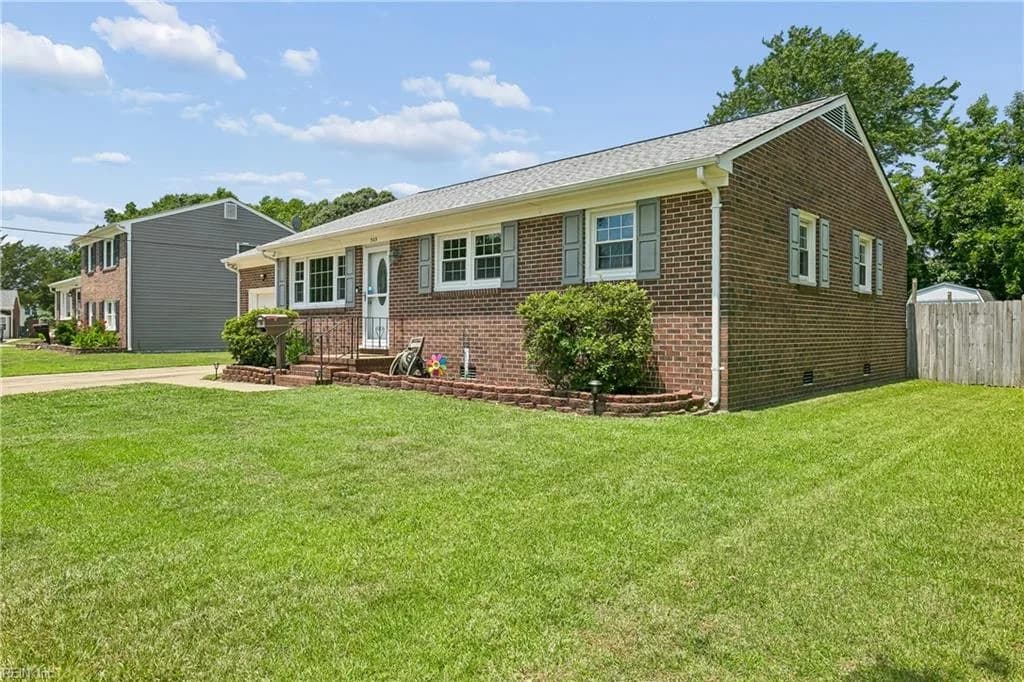 303 Nancy DR, HAMPTON VA 23669 - Photo 3
