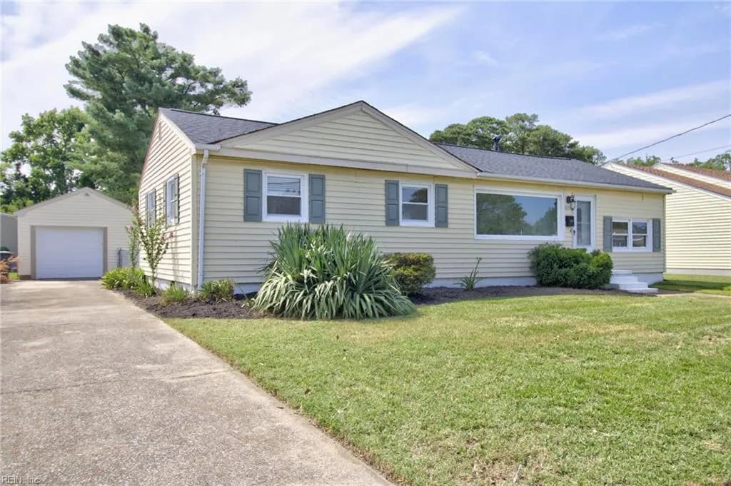 8133 Baywood DR, NORFOLK VA 23518 - Photo 4