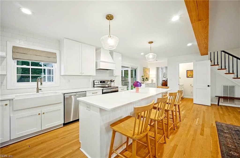 708 Kings Grant CT, Virginia Beach — 3 bed Residential, 2,020 sqft