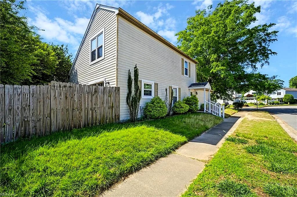 1261 Lord Dunmore DR, Virginia Beach — 3 bed Residential, 1,492 sqft