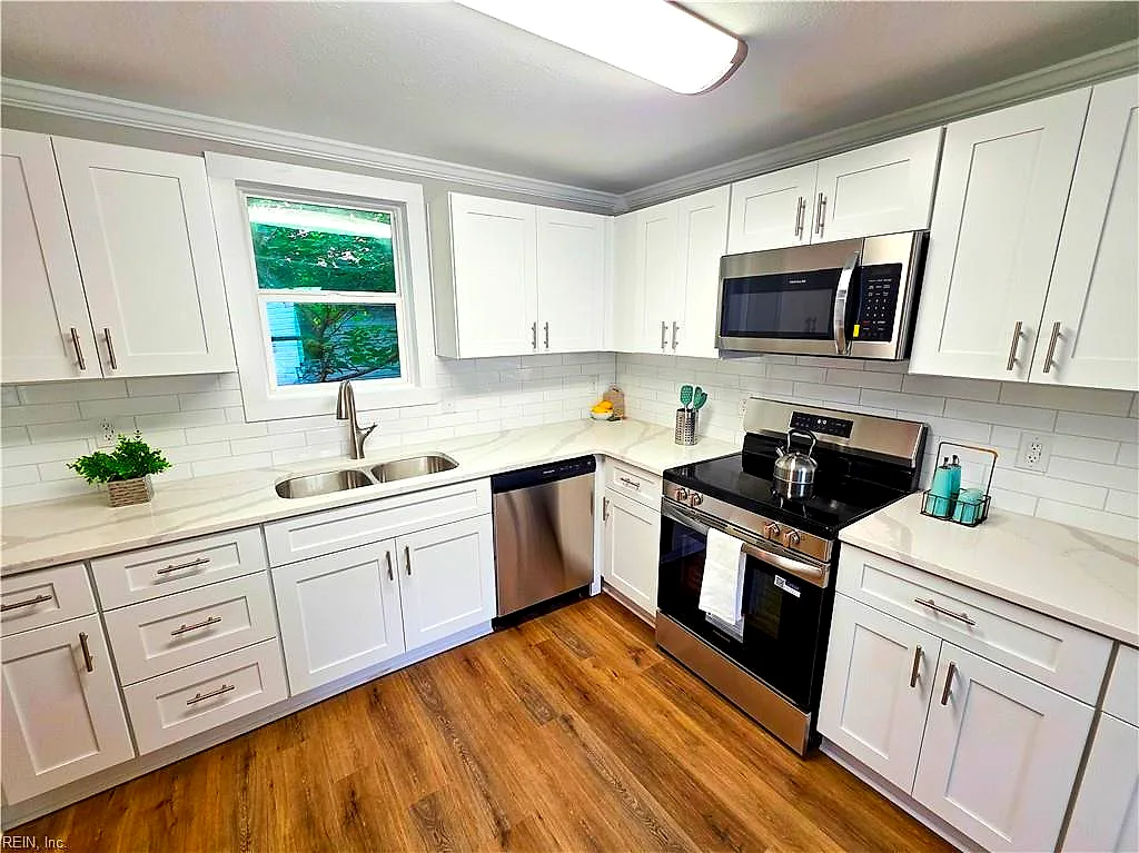 214 Knight ST, Suffolk — 3 bed Residential, 1,900 sqft