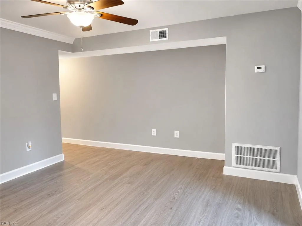19 Towne Square DR, NEWPORTNEWS VA 23607 - Photo 3