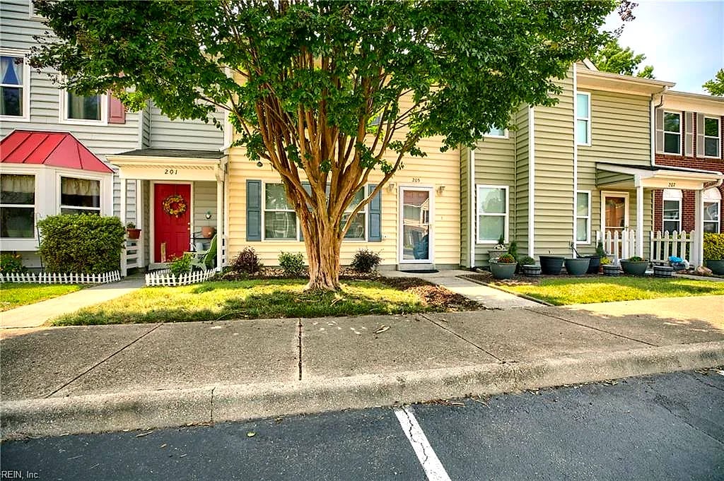 205 Whitewater DR, Newport News — 3 bed Residential, 1,307 sqft