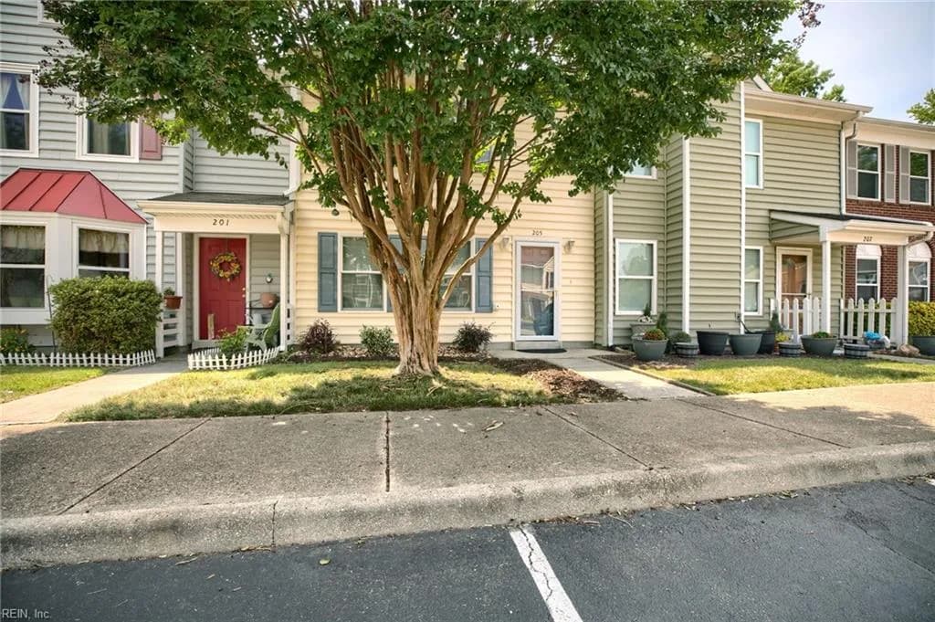 205 Whitewater DR, NEWPORTNEWS VA 23608 - Photo 2