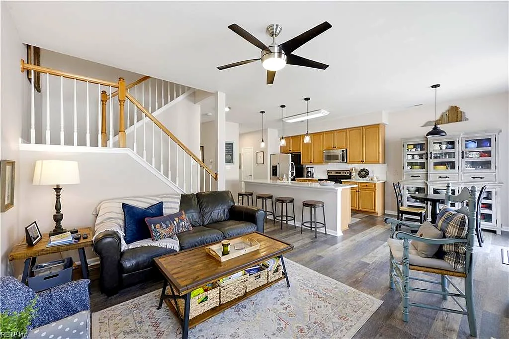 834 Devereaux DR, Virginia Beach — 3 bed Residential, 1,944 sqft