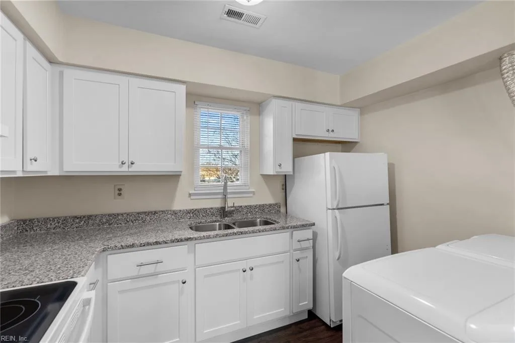 1110 Chapel ST #8, NORFOLK VA 23502 - Photo 4