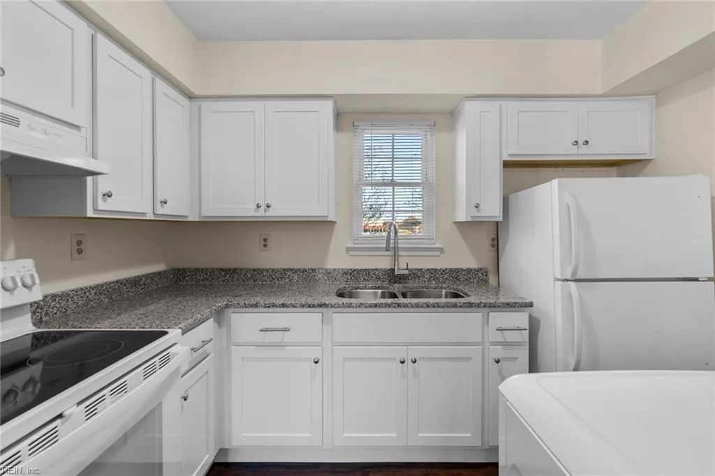 1110 Chapel ST #8, NORFOLK VA 23502 - Photo 5