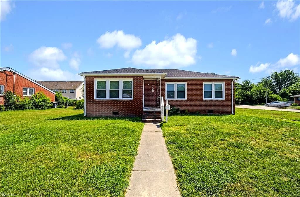 2 Reynolds DR, HAMPTON VA 23666 - Main photo