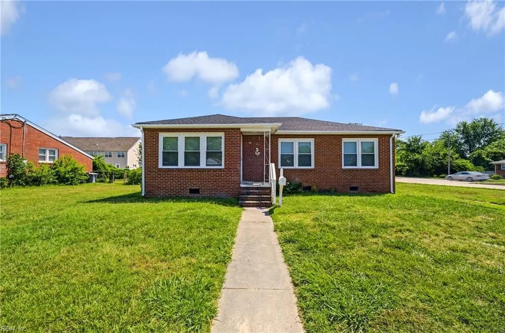 2 Reynolds DR, HAMPTON VA 23666 - Main photo