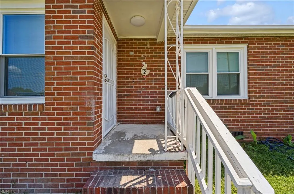 2 Reynolds DR, HAMPTON VA 23666 - Photo 5