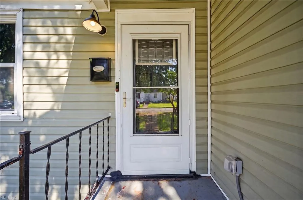 302 Plover DR, PORTSMOUTH VA 23704 - Photo 3