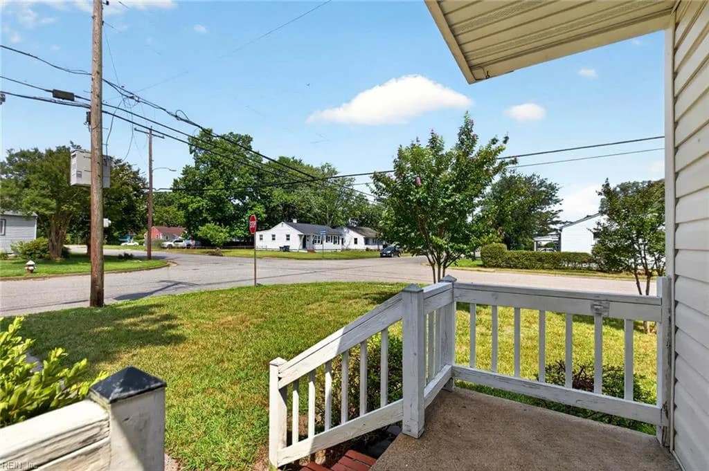 21 Aspenwood DR, HAMPTON VA 23666 - Photo 4