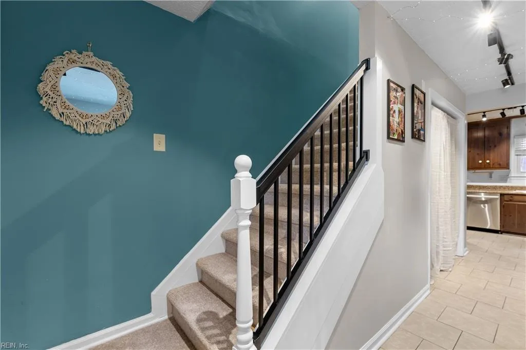 695 Chatsworth DR, NEWPORTNEWS VA 23601 - Photo 5