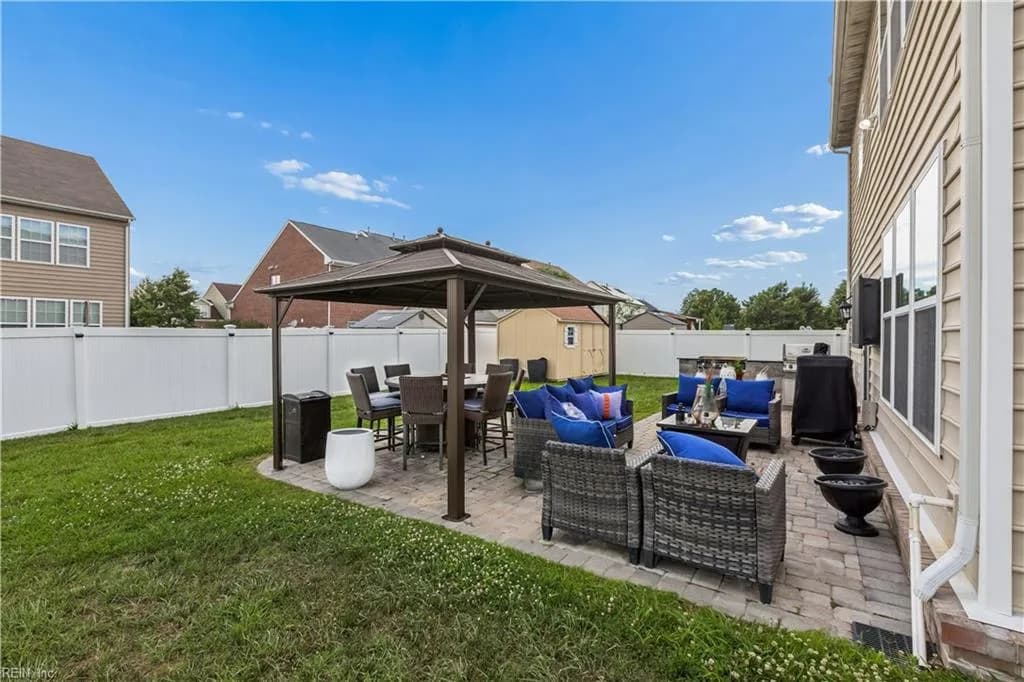 19 Ravenscroft LN, HAMPTON VA 23669 - Photo 3