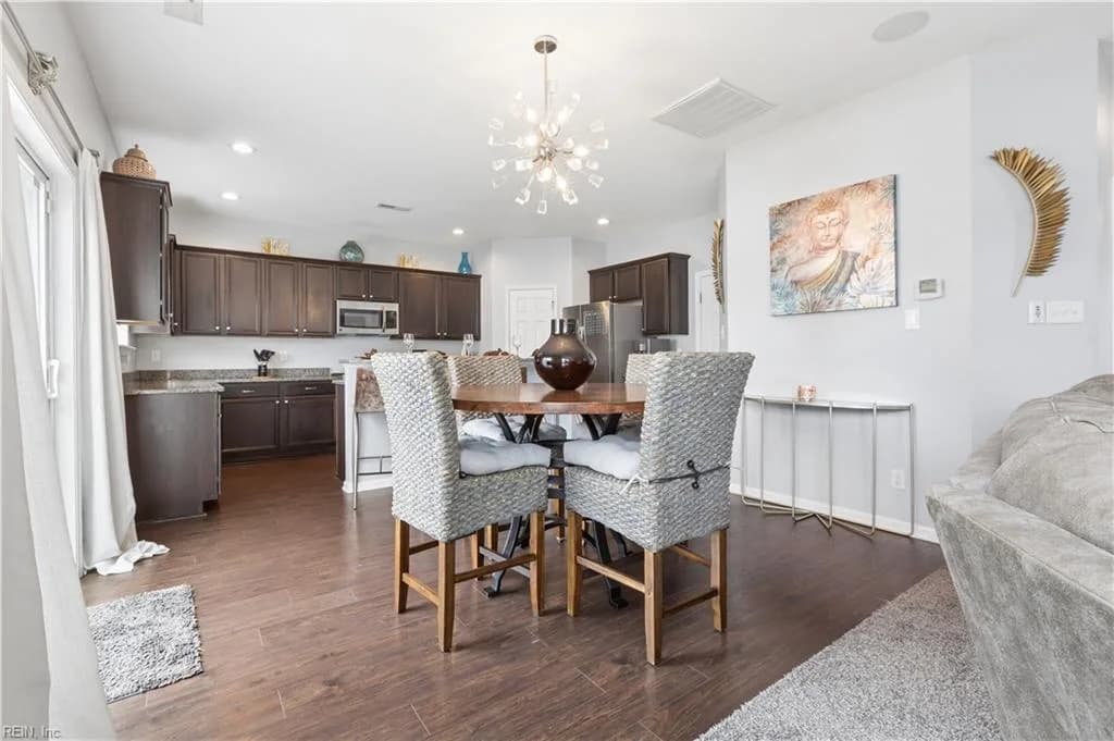 19 Ravenscroft LN, HAMPTON VA 23669 - Photo 4