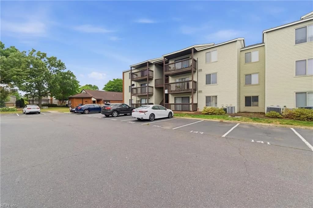 103 Haverford CT #2, HAMPTON VA 23666 - Photo 3