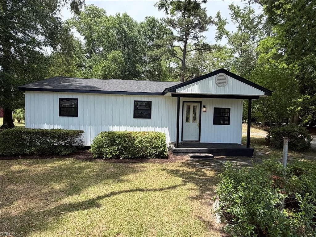 1240 Bells Mill RD, CHESAPEAKE VA 23322 - Main photo