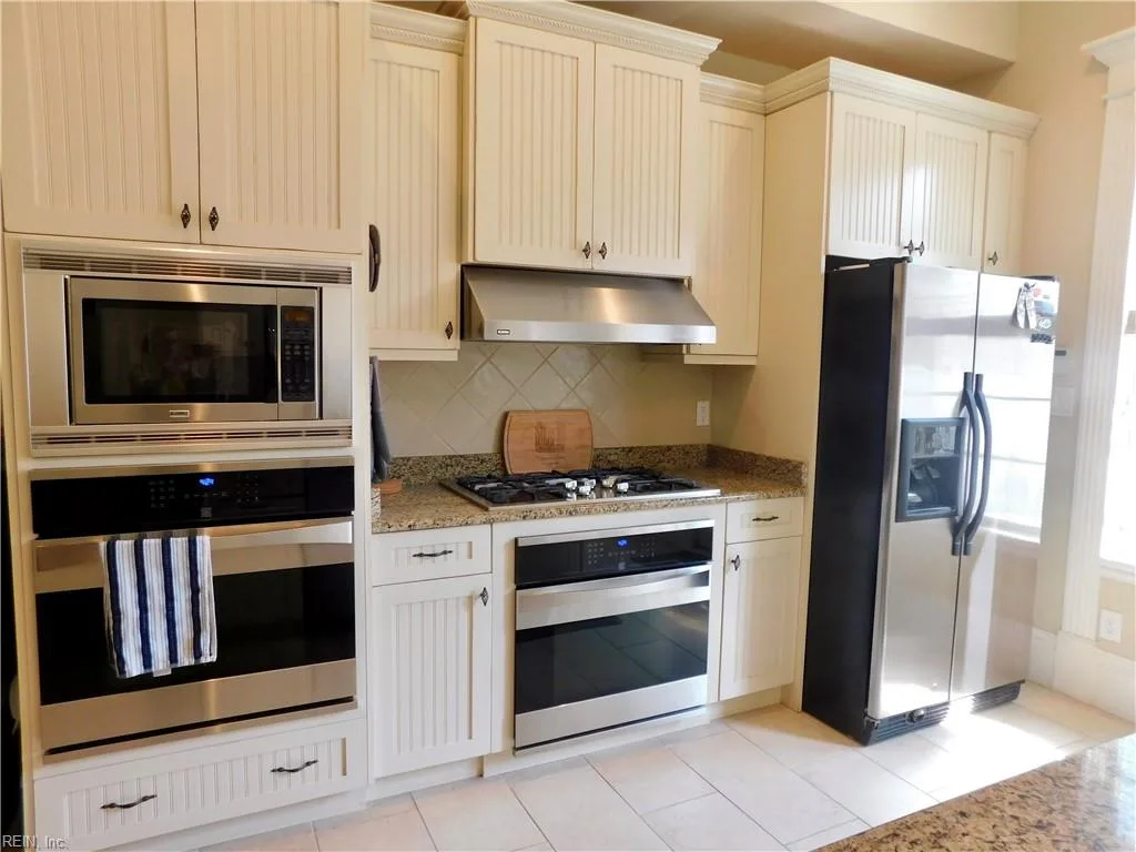 4721 Pleasant AVE, NORFOLK VA 23518 - Photo 3