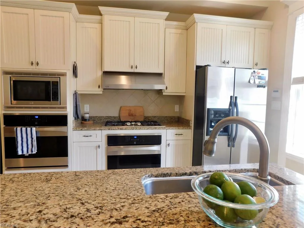 4721 Pleasant AVE, NORFOLK VA 23518 - Photo 4