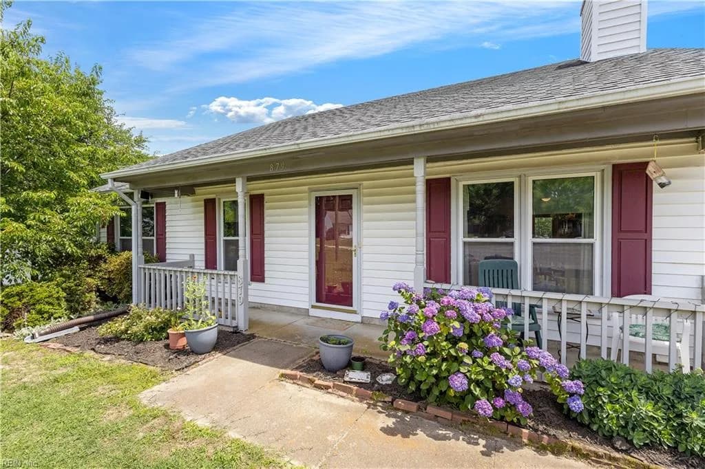 879 Maple CT, SMITHFIELD VA 23430 - Photo 5