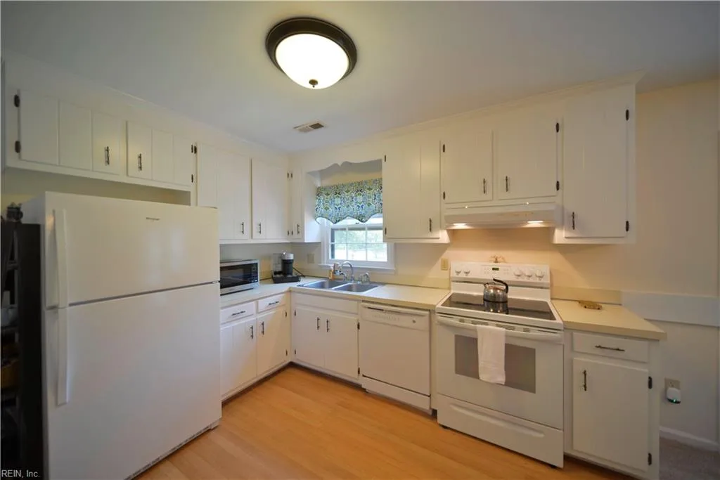 225 Little Florida RD, POQUOSON VA 23662 - Photo 4