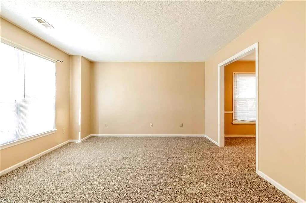892 Little Dean CIR, NEWPORT NEWS VA 23608 - Photo 4