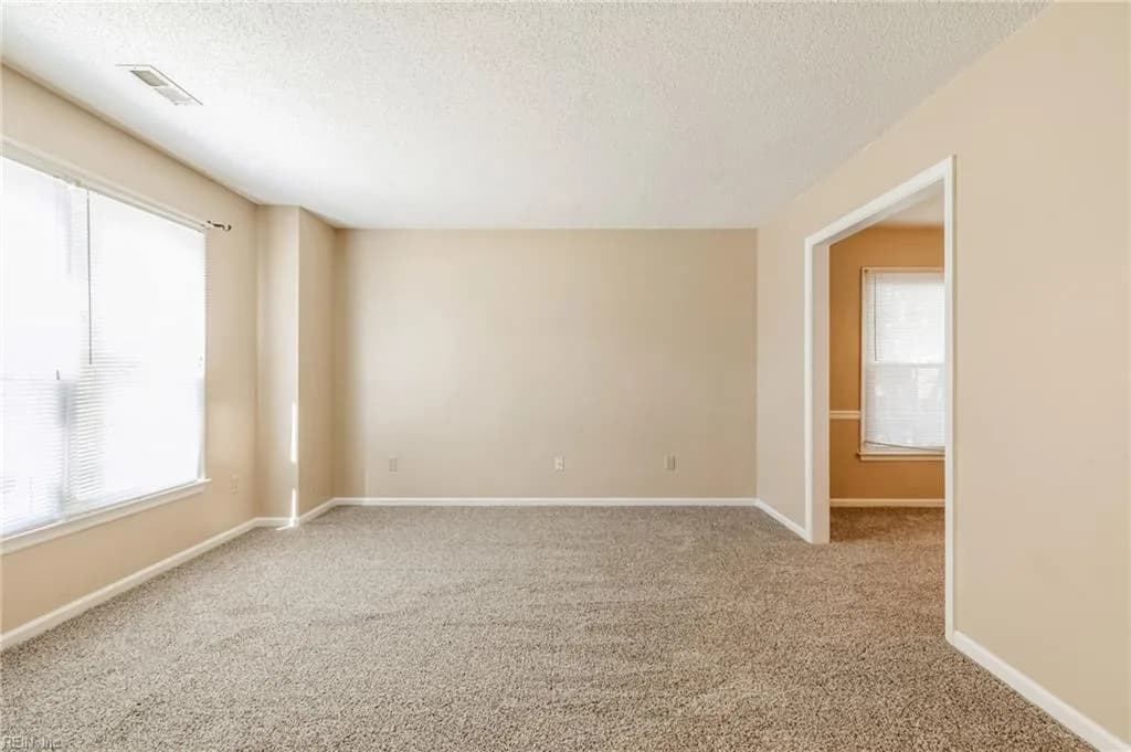 892 Little Dean CIR, NEWPORTNEWS VA 23608 - Photo 4
