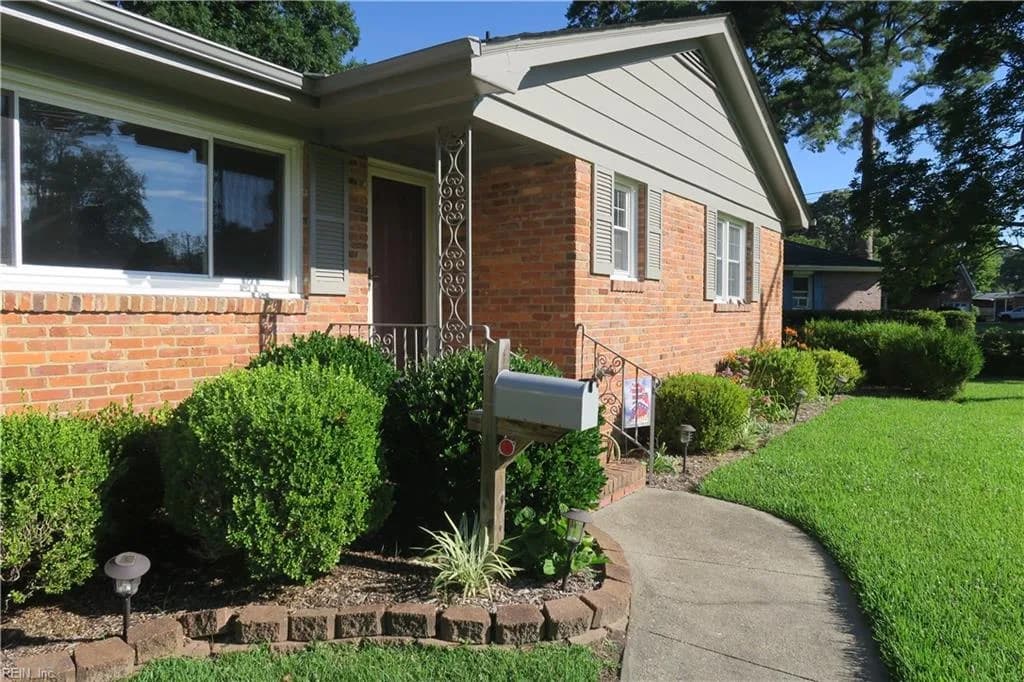 1389 Lakeside RD, VIRGINIABEACH VA 23455 - Photo 3