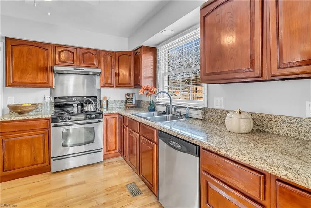 1447 Lake Forest DR, PORTSMOUTH VA 23701 - Photo 5