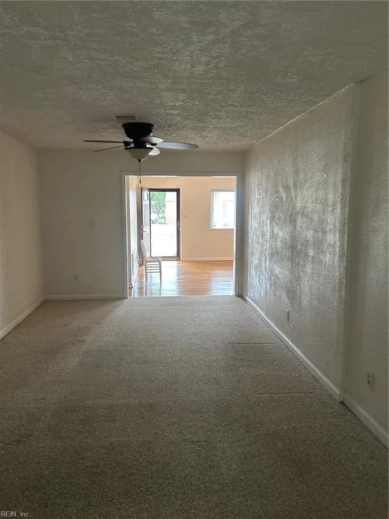 22 Pickett ST, HAMPTON VA 23669 - Photo 5