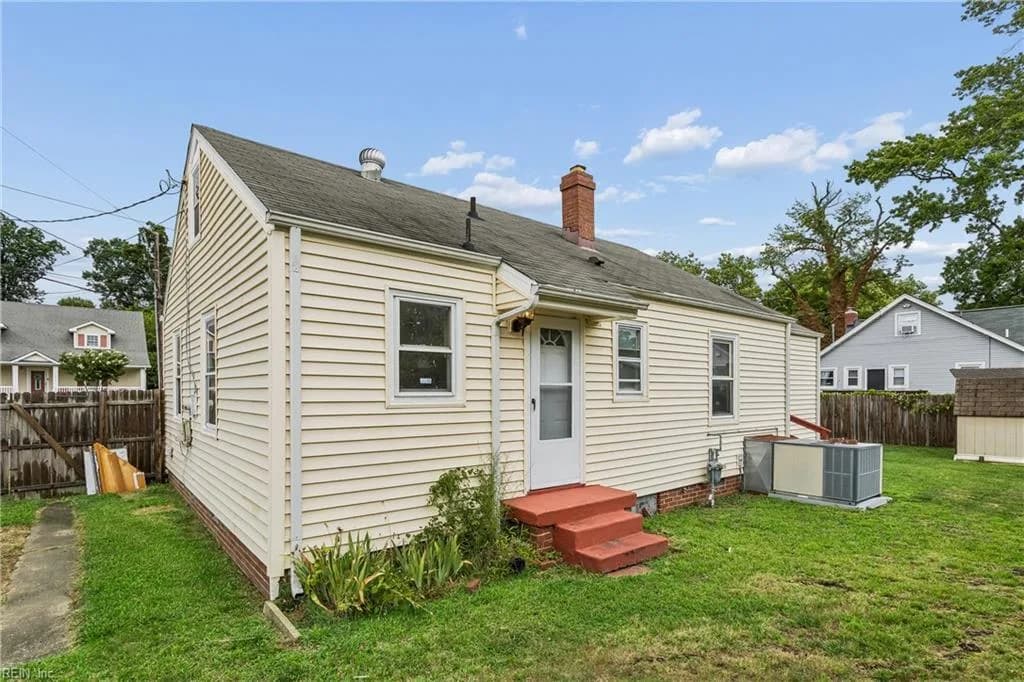 3308 Matoaka RD, HAMPTON VA 23661 - Photo 5