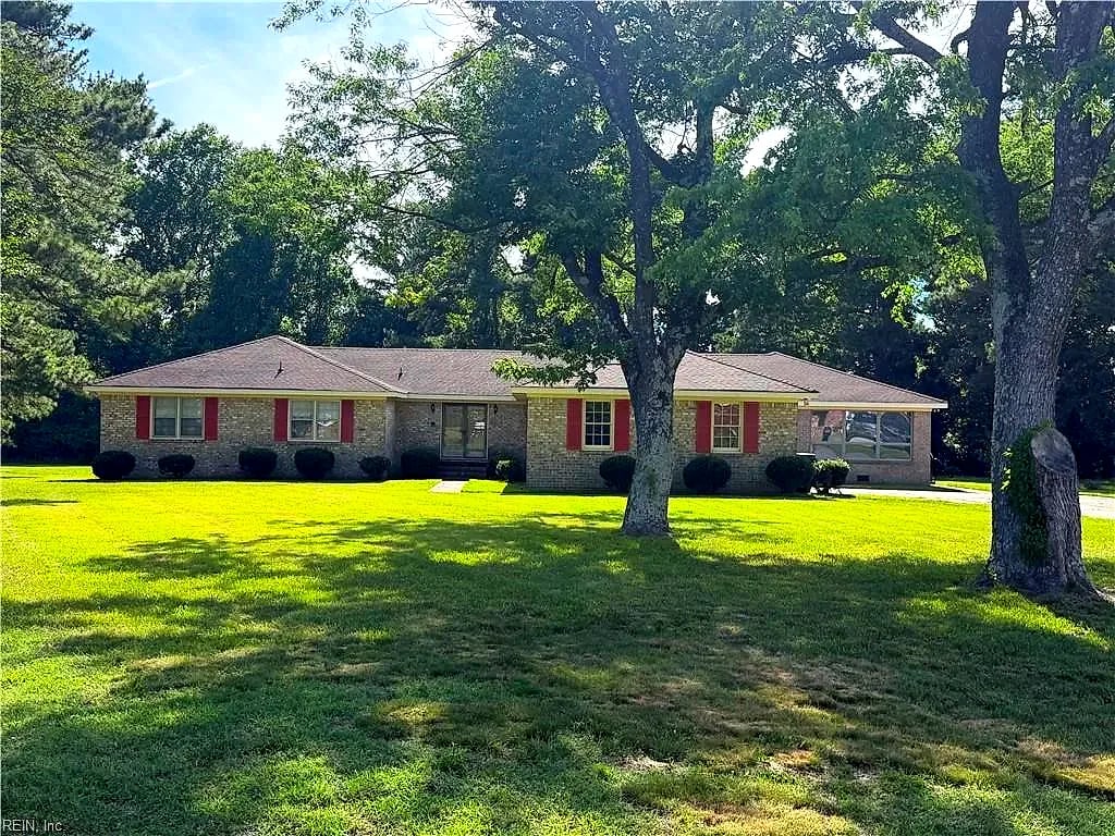 804 Seminole DR, Suffolk — 5 bed Residential, 4,064 sqft