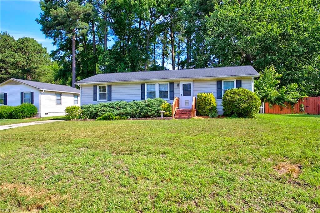 105 Cavalier DR, YORKTOWN VA 23692 - Photo 3