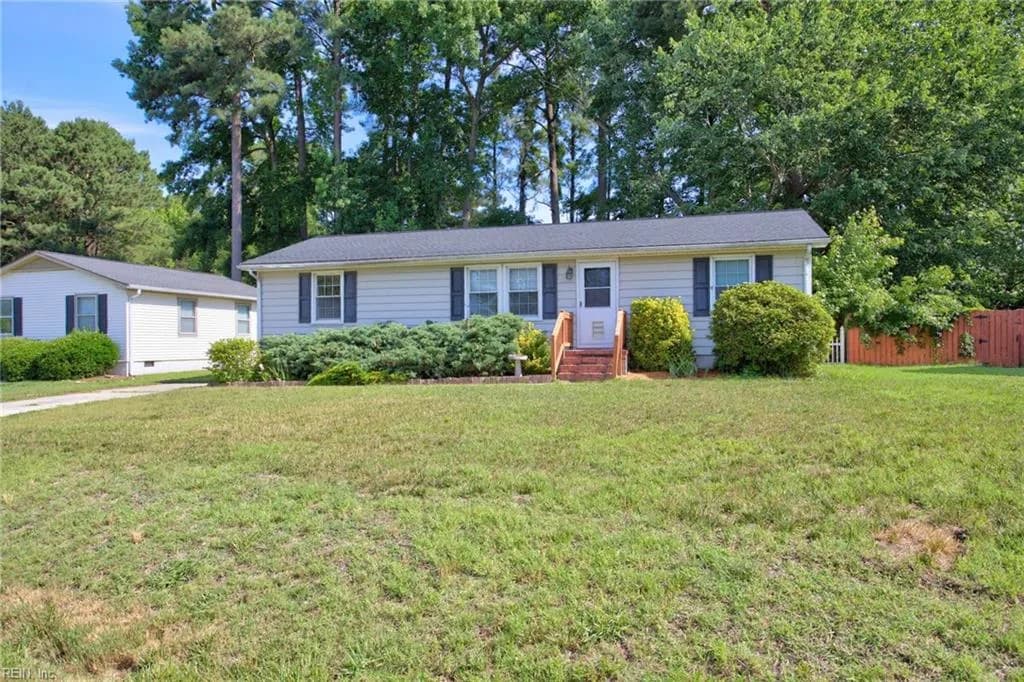 105 Cavalier DR, YORKTOWN VA 23692 - Photo 3