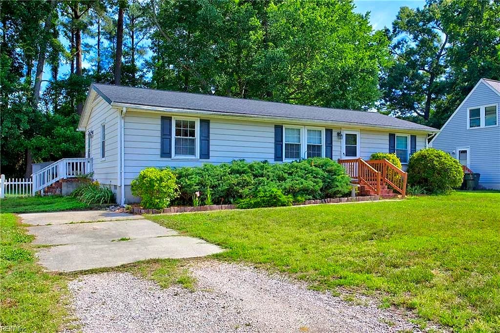 105 Cavalier DR, YORKTOWN VA 23692 - Photo 4