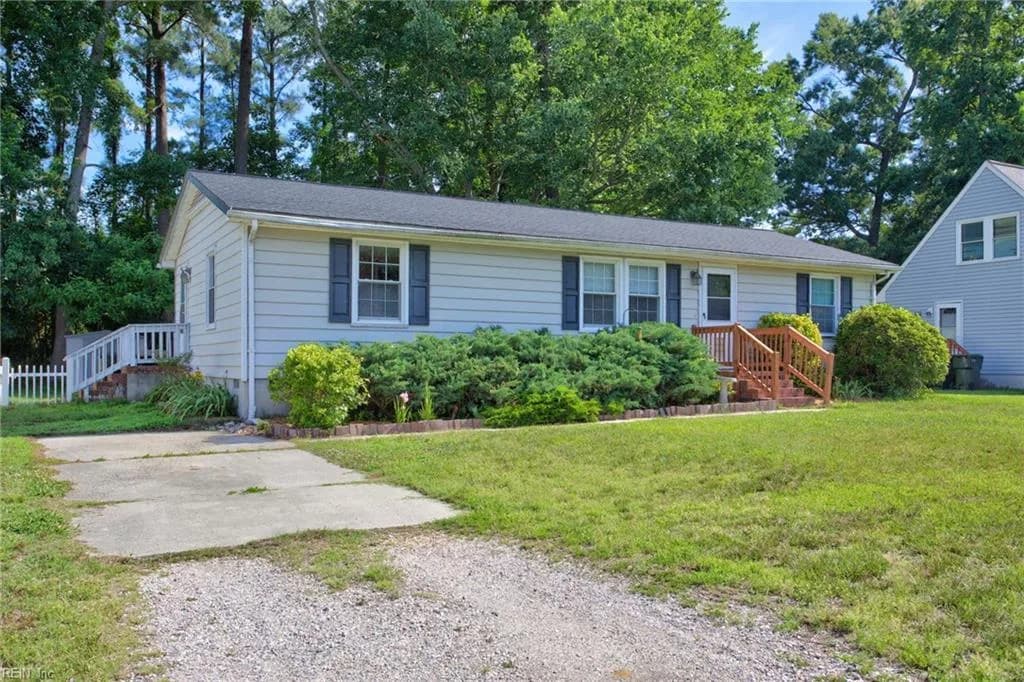 105 Cavalier DR, YORKTOWN VA 23692 - Photo 4
