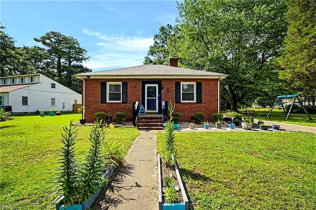 2204 Battery Park RD, Chesapeake — 2 bed Residential, 1,000 sqft