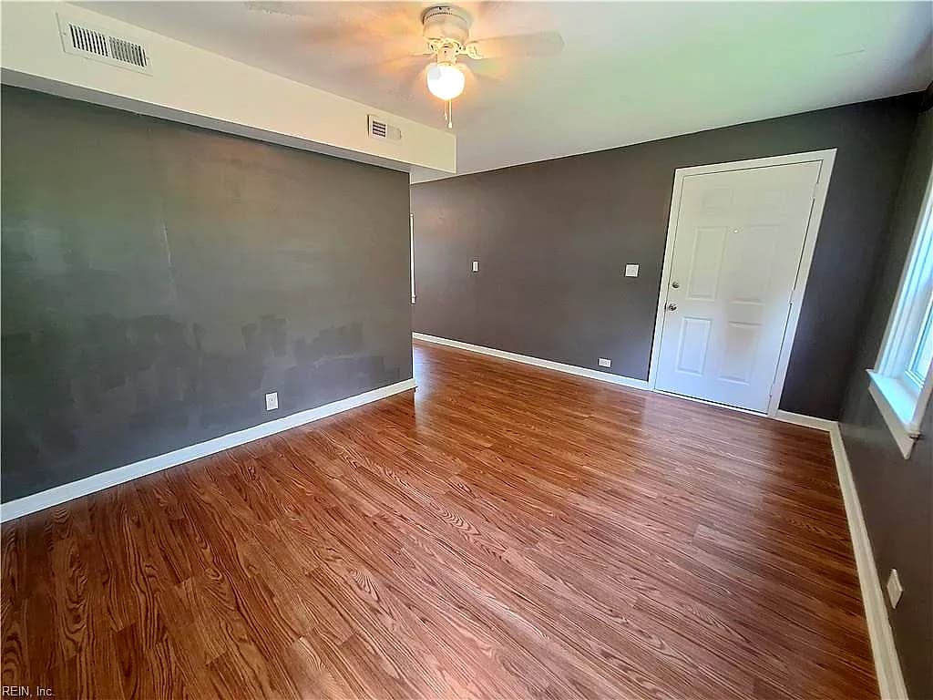 3 S Stuart RD, NEWPORT NEWS VA 23605 - Photo 5